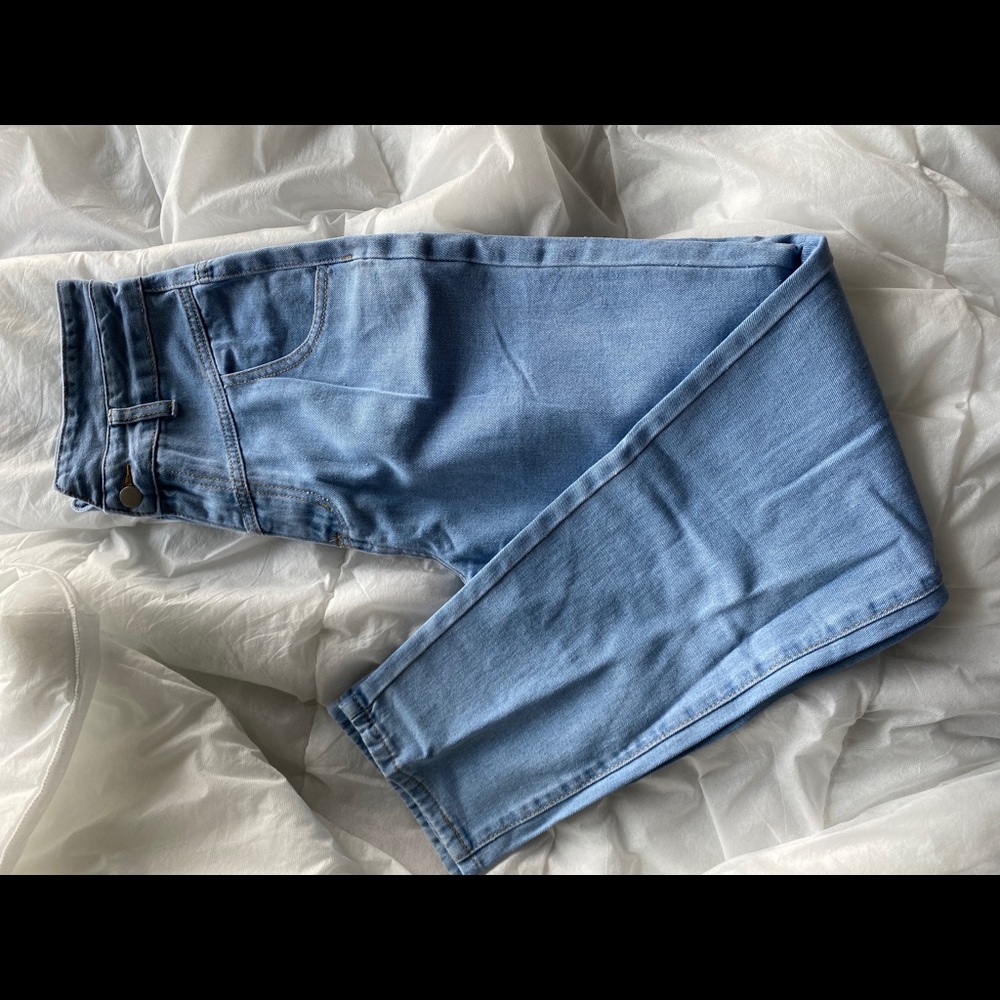 BRAND NEW NEVER WORN Mom Jeans